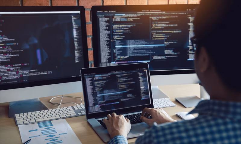 数据科学选型：R与Python如何赋能长汀县网站建设？